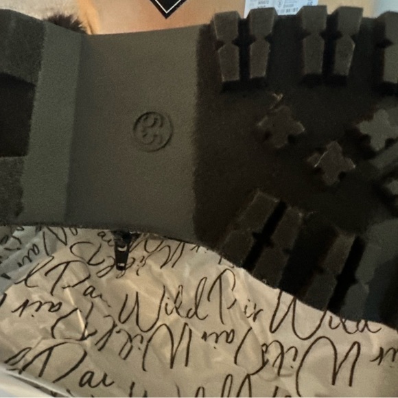 Brand new in box - Picture 3 of 4